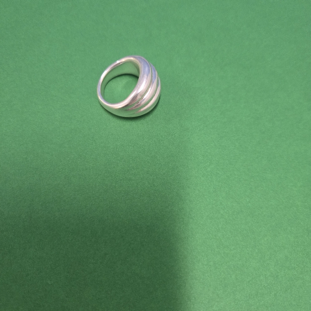 RING - Picture 6 of 8
